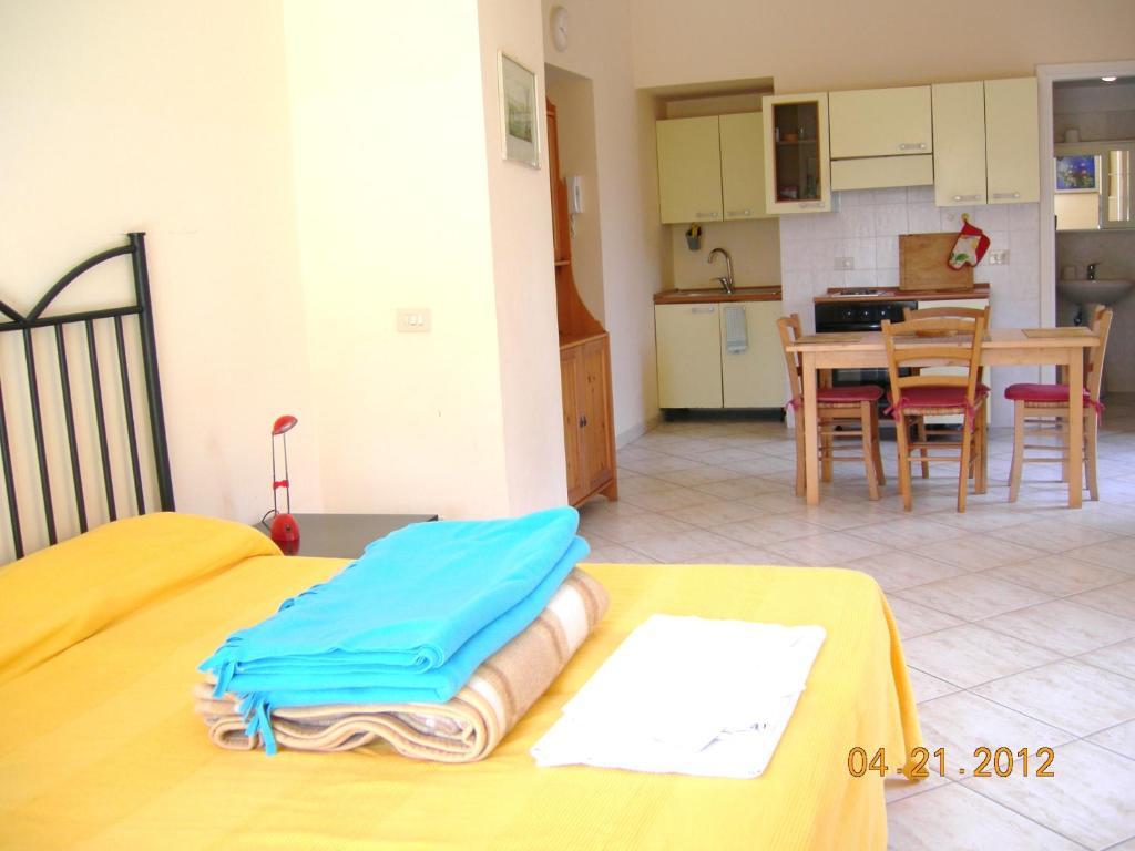 Villino Castellano Apartments Meta Δωμάτιο φωτογραφία